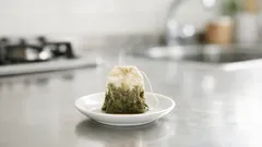 Jangan buru-buru buang, 4 cara pakai kantong teh hijau bekas untuk bersihkan dapur