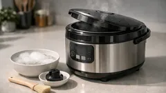 Cara membersihkan penutup lubang uap rice cooker agar tidak bau apek