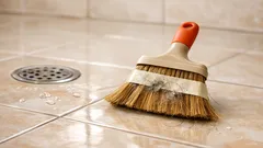 Trik sapu mini pakai tape untuk angkat rambut rontok di lantai dalam 2 menit